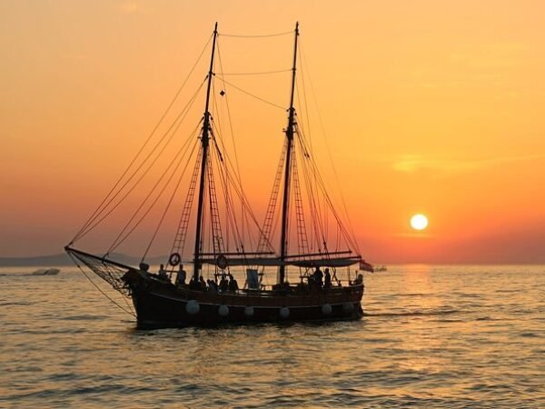 Sunset Dhow Cruise – Muscat
